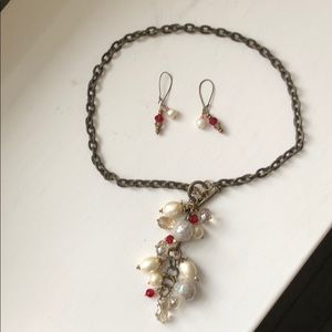 Vintage-style necklace and earring set